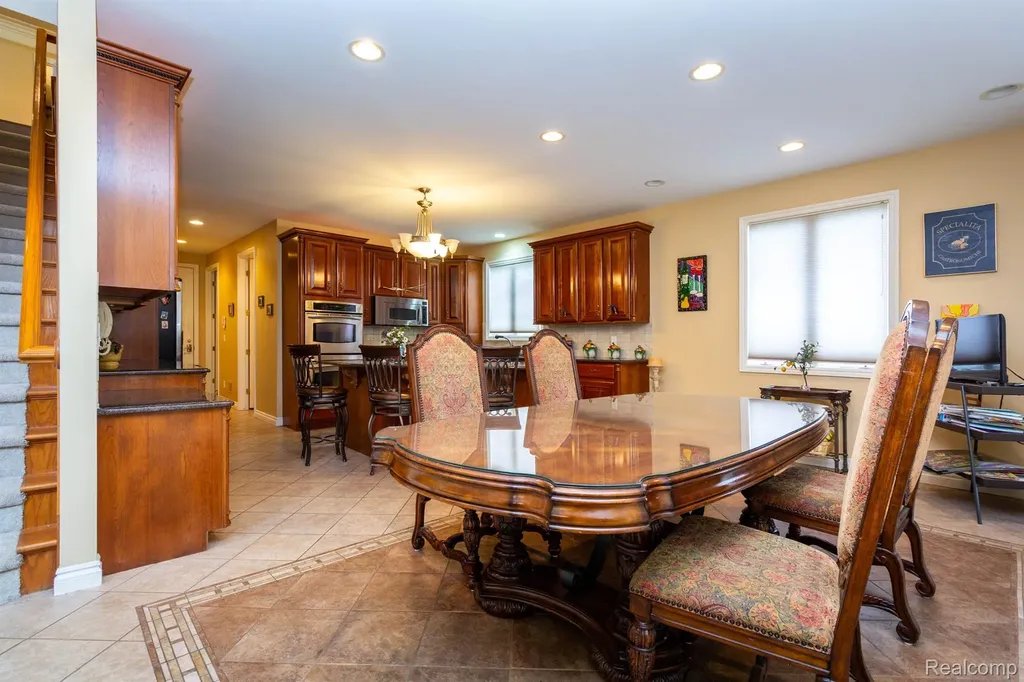 49759 Lakebridge Drive Shelby Charter Township MI 48315