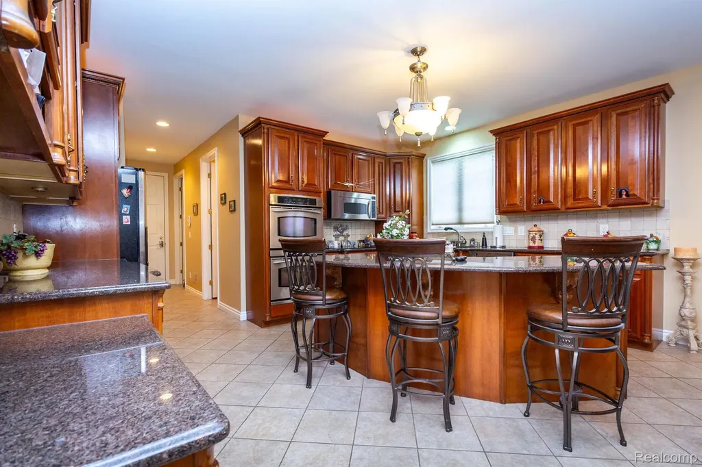 49759 Lakebridge Drive Shelby Charter Township MI 48315