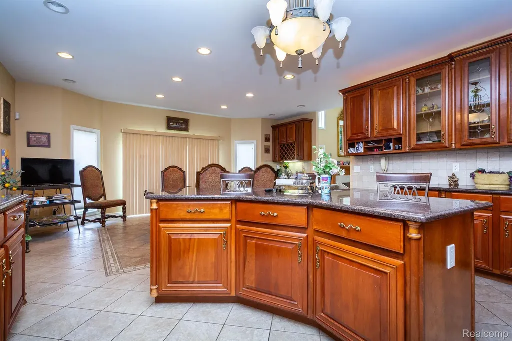 49759 Lakebridge Drive Shelby Charter Township MI 48315