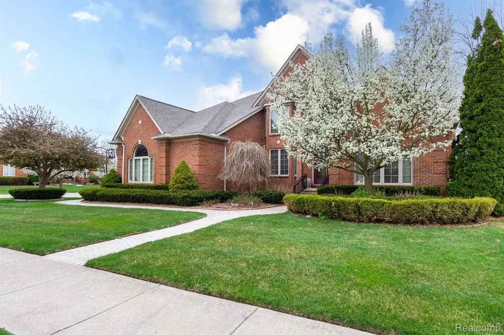 49759 Lakebridge Drive Shelby Charter Township MI 48315