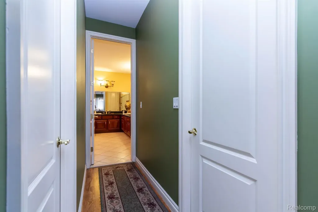 49759 Lakebridge Drive Shelby Charter Township MI 48315