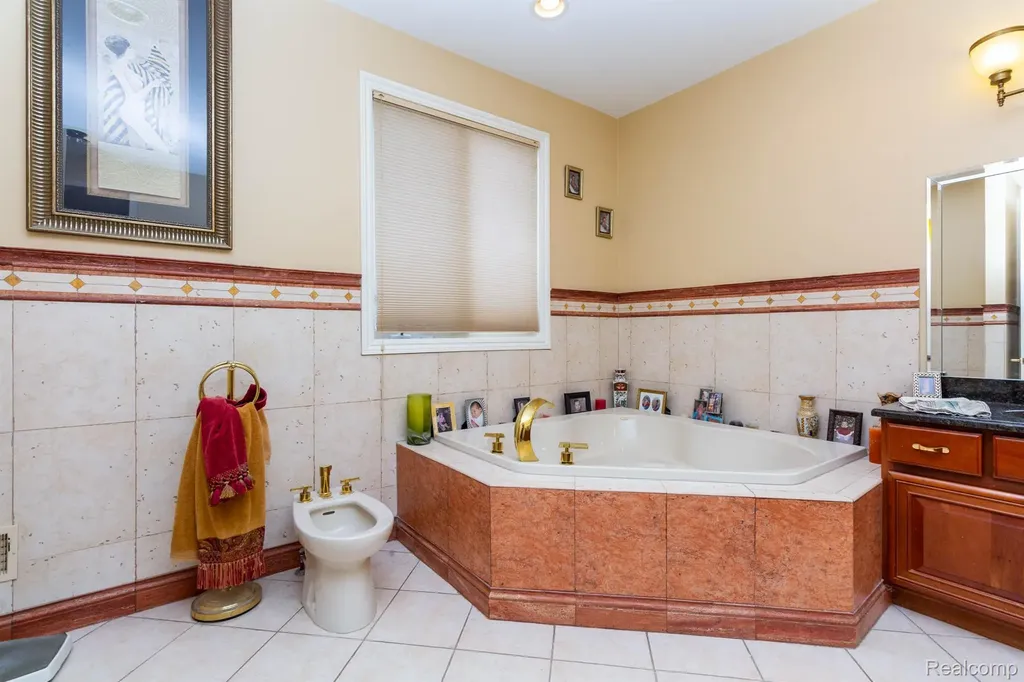 49759 Lakebridge Drive Shelby Charter Township MI 48315