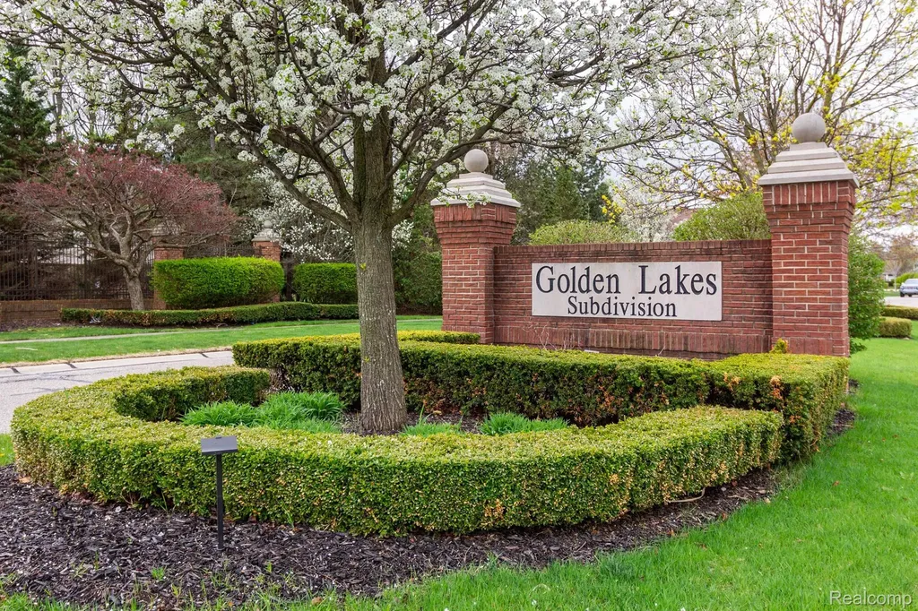 49759 Lakebridge Drive Shelby Charter Township MI 48315