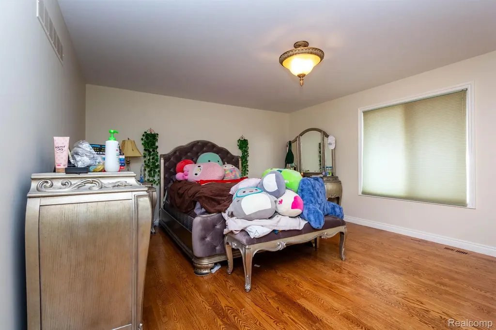 49759 Lakebridge Drive Shelby Charter Township MI 48315