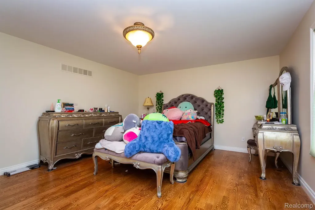 49759 Lakebridge Drive Shelby Charter Township MI 48315