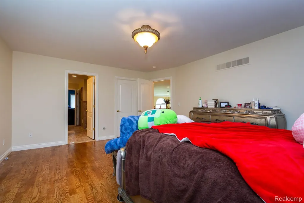 49759 Lakebridge Drive Shelby Charter Township MI 48315