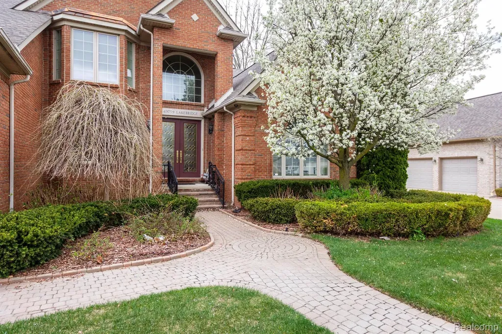 49759 Lakebridge Drive Shelby Charter Township MI 48315