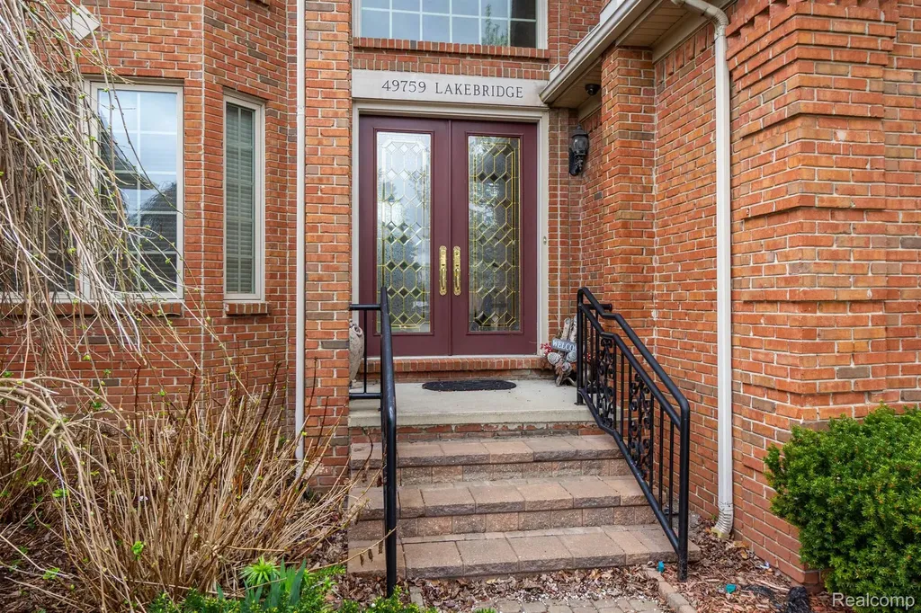 49759 Lakebridge Drive Shelby Charter Township MI 48315