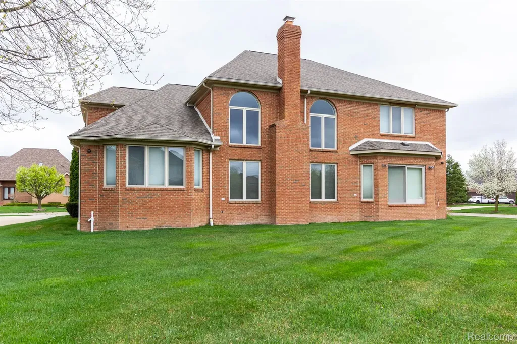 49759 Lakebridge Drive Shelby Charter Township MI 48315