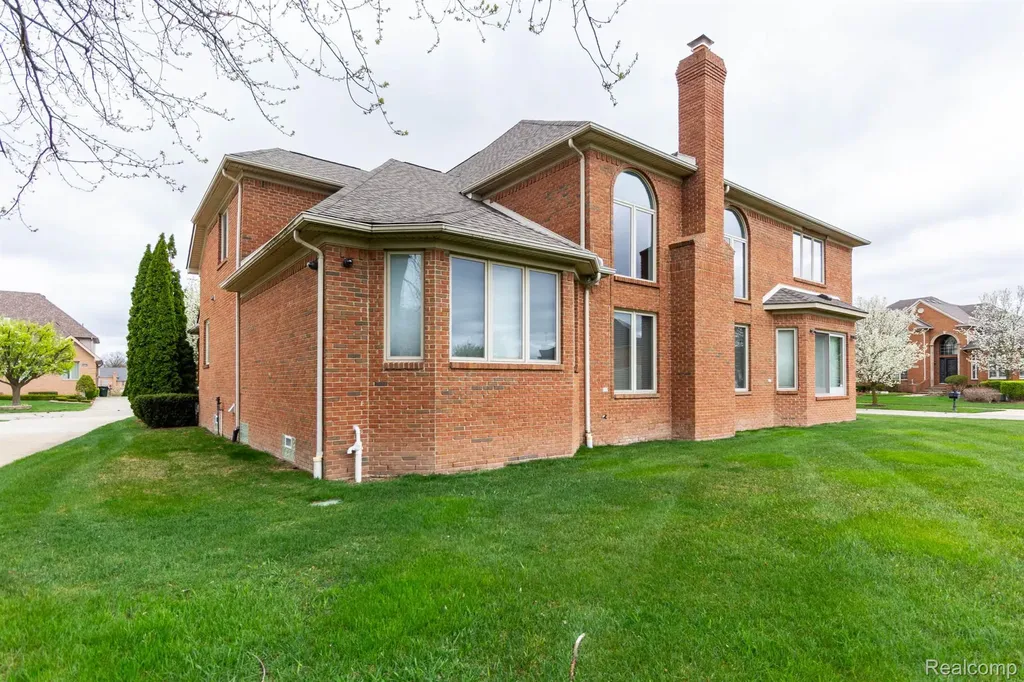 49759 Lakebridge Drive Shelby Charter Township MI 48315