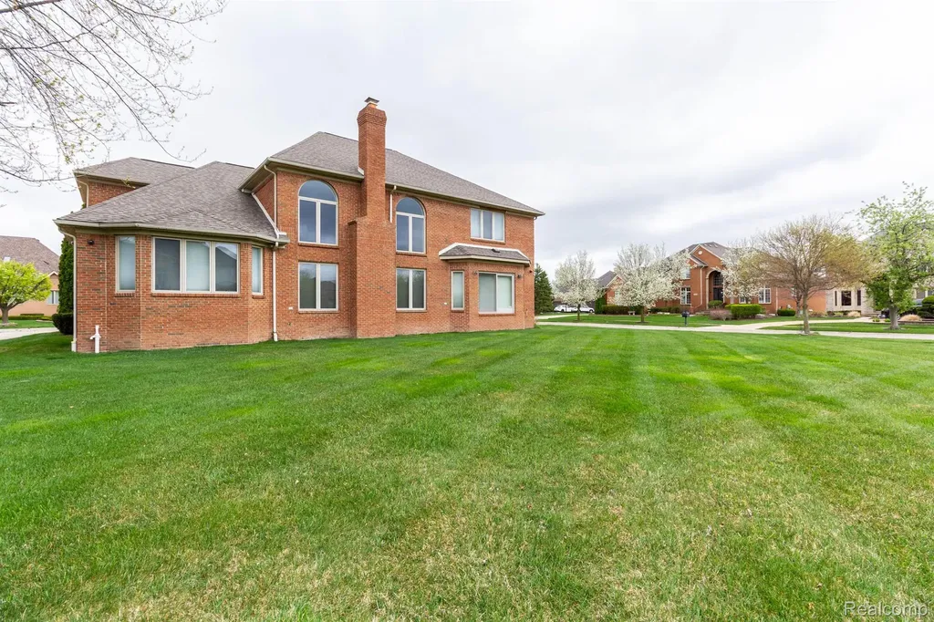 49759 Lakebridge Drive Shelby Charter Township MI 48315