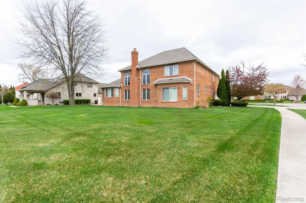 49759 Lakebridge Drive Shelby Charter Township MI 48315