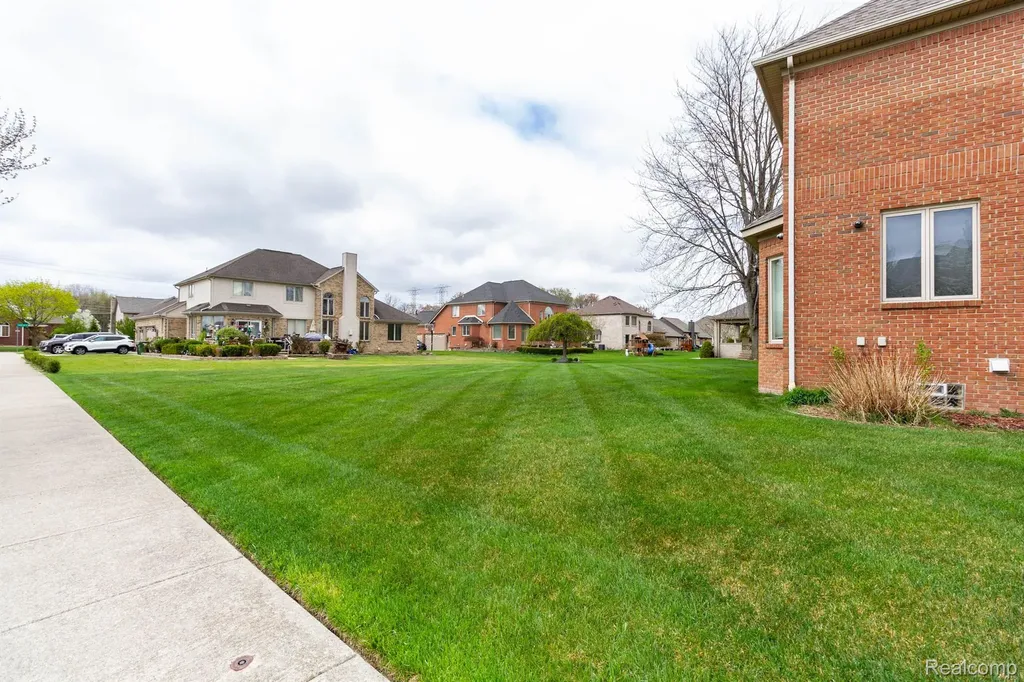 49759 Lakebridge Drive Shelby Charter Township MI 48315