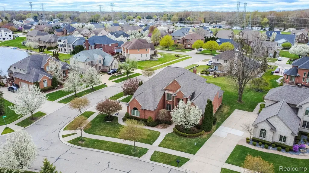 49759 Lakebridge Drive Shelby Charter Township MI 48315