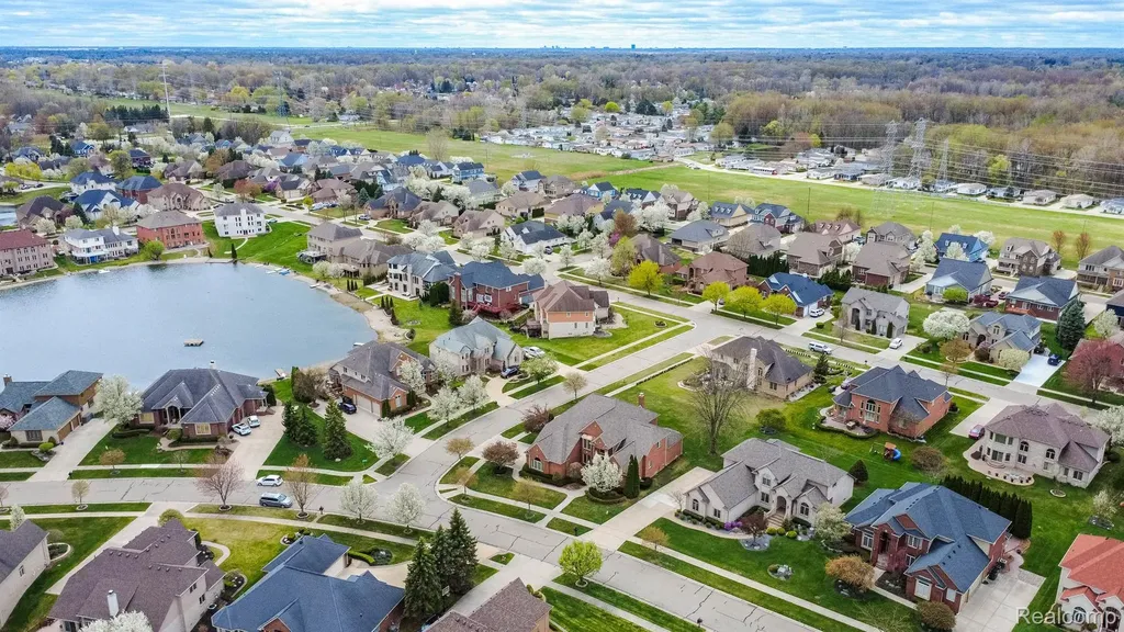 49759 Lakebridge Drive Shelby Charter Township MI 48315