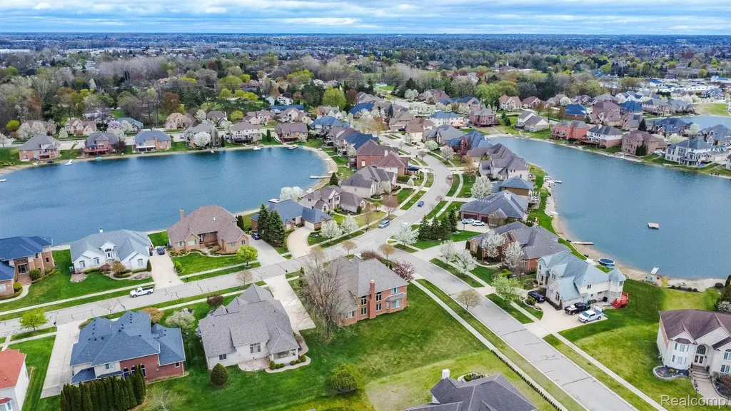 49759 Lakebridge Drive Shelby Charter Township MI 48315