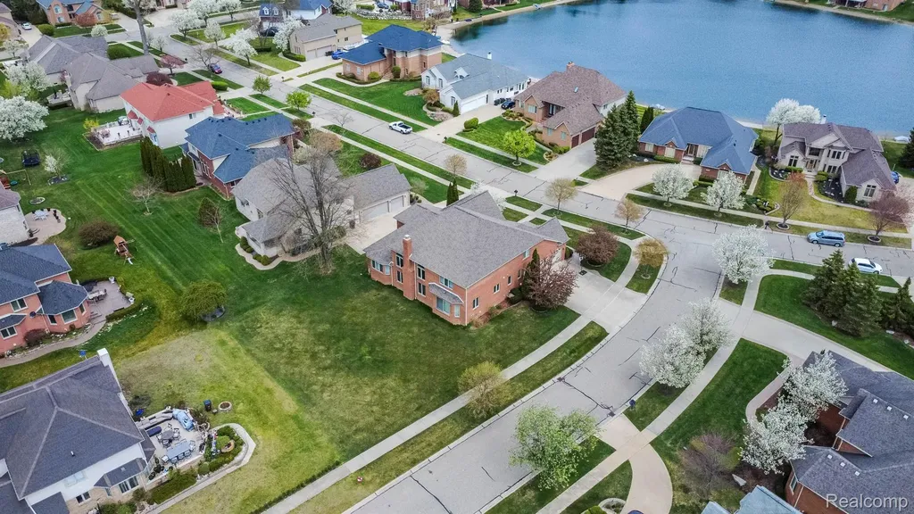 49759 Lakebridge Drive Shelby Charter Township MI 48315