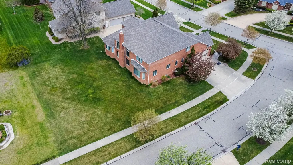 49759 Lakebridge Drive Shelby Charter Township MI 48315