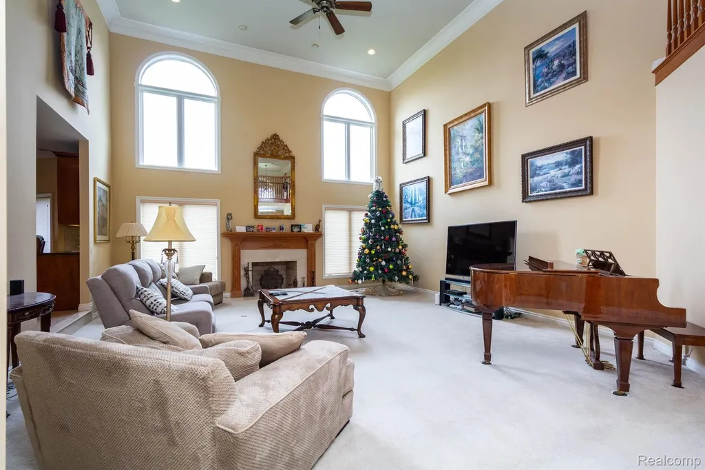 49759 Lakebridge Drive Shelby Charter Township MI 48315