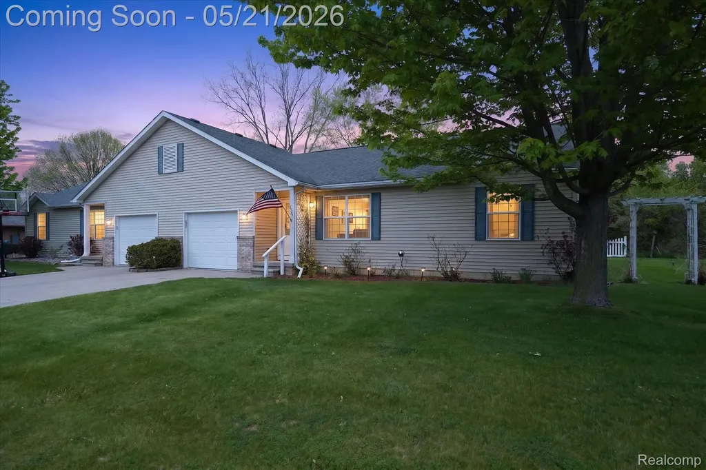1607 Cedarwood Drive Flushing City MI 48433