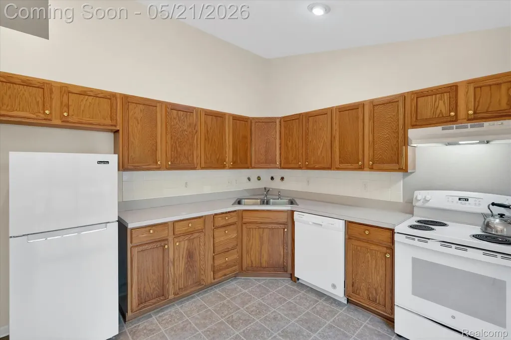 1607 Cedarwood Drive Flushing City MI 48433