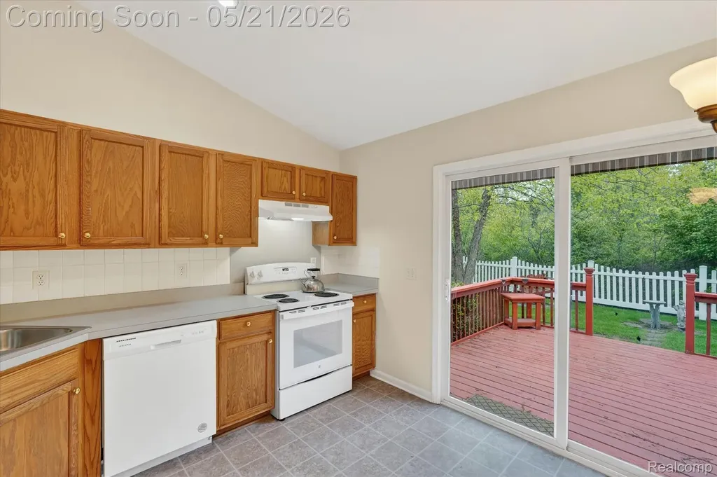 1607 Cedarwood Drive Flushing City MI 48433