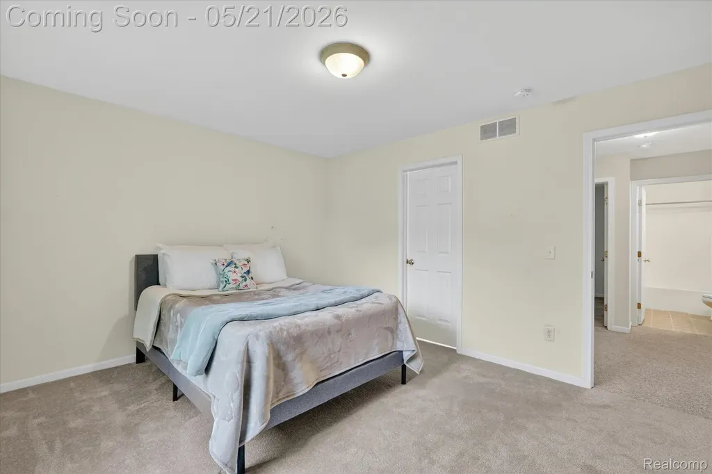 1607 Cedarwood Drive Flushing City MI 48433