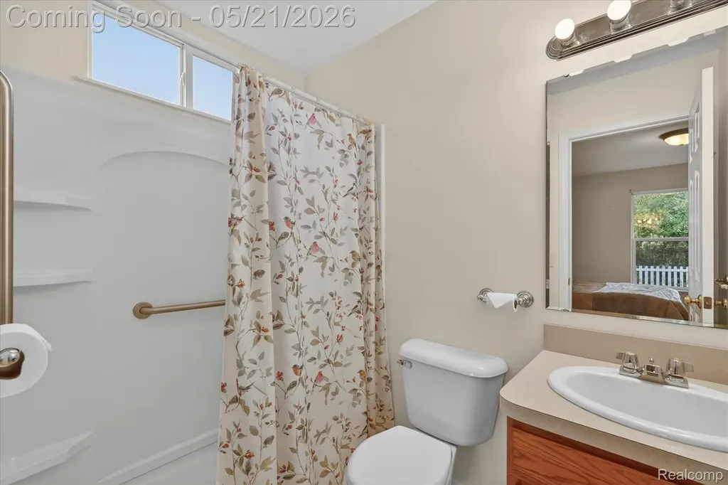 1607 Cedarwood Drive Flushing City MI 48433
