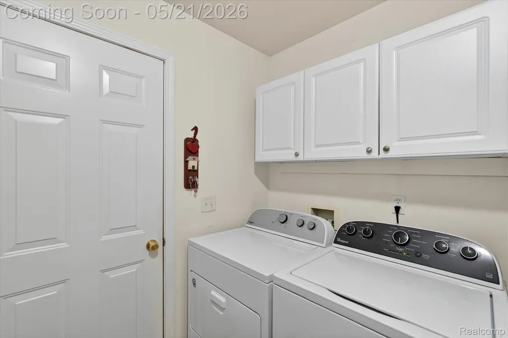 1607 Cedarwood Drive Flushing City MI 48433