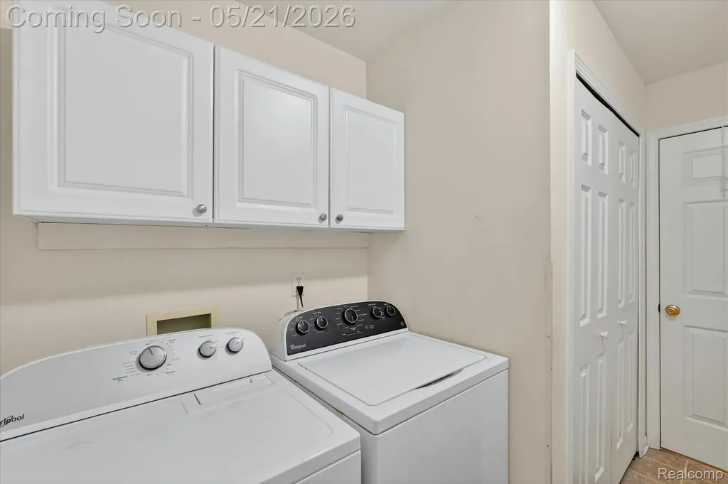 1607 Cedarwood Drive Flushing City MI 48433