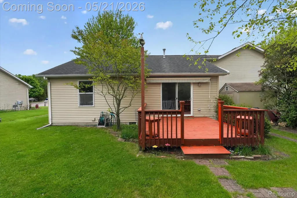1607 Cedarwood Drive Flushing City MI 48433