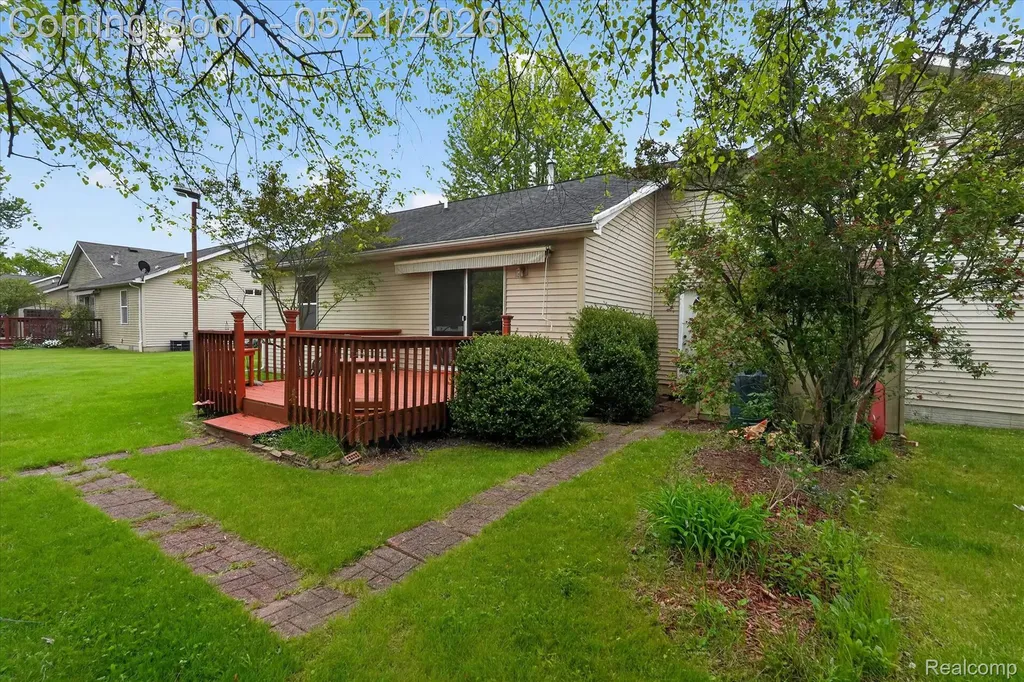 1607 Cedarwood Drive Flushing City MI 48433