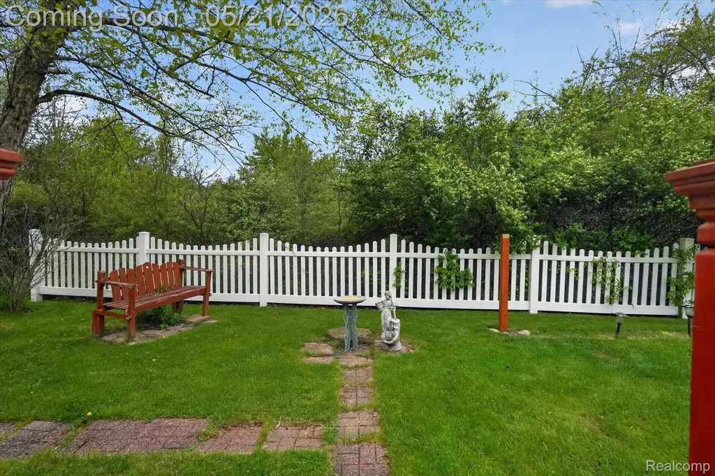 1607 Cedarwood Drive Flushing City MI 48433