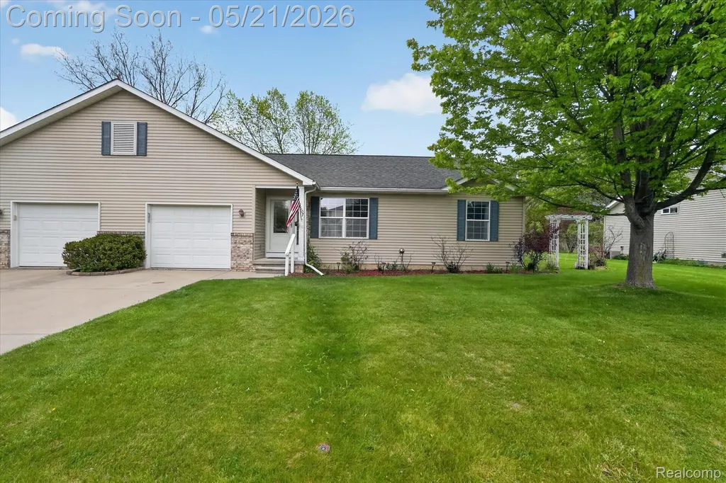 1607 Cedarwood Drive Flushing City MI 48433