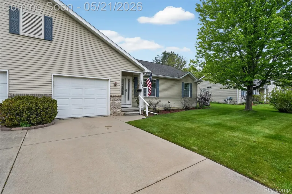 1607 Cedarwood Drive Flushing City MI 48433