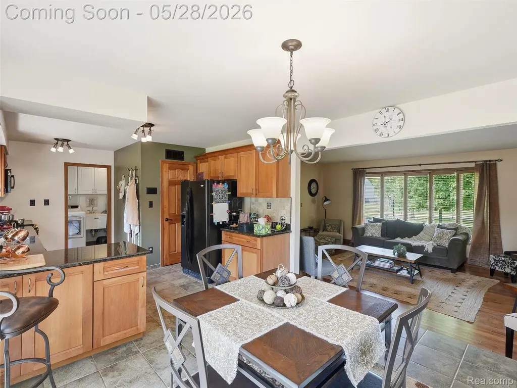 21156 Robinson Street Farmington Hills City MI 48336