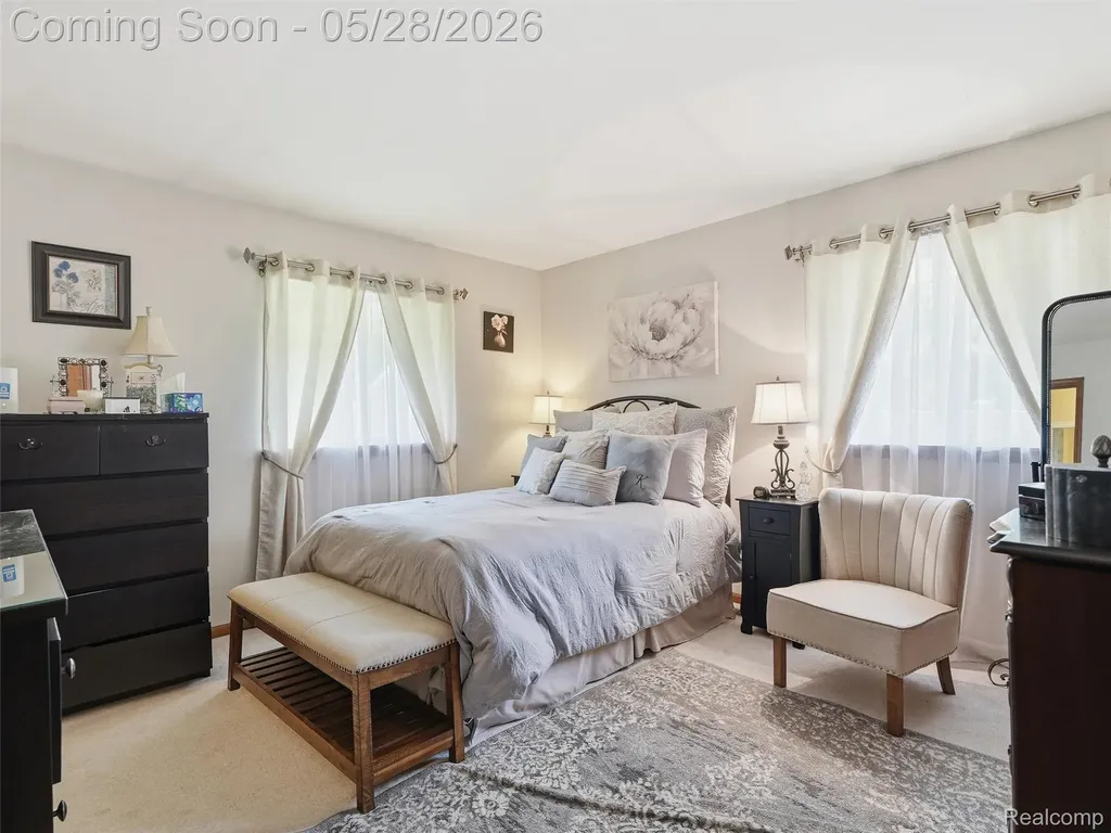 21156 Robinson Street Farmington Hills City MI 48336
