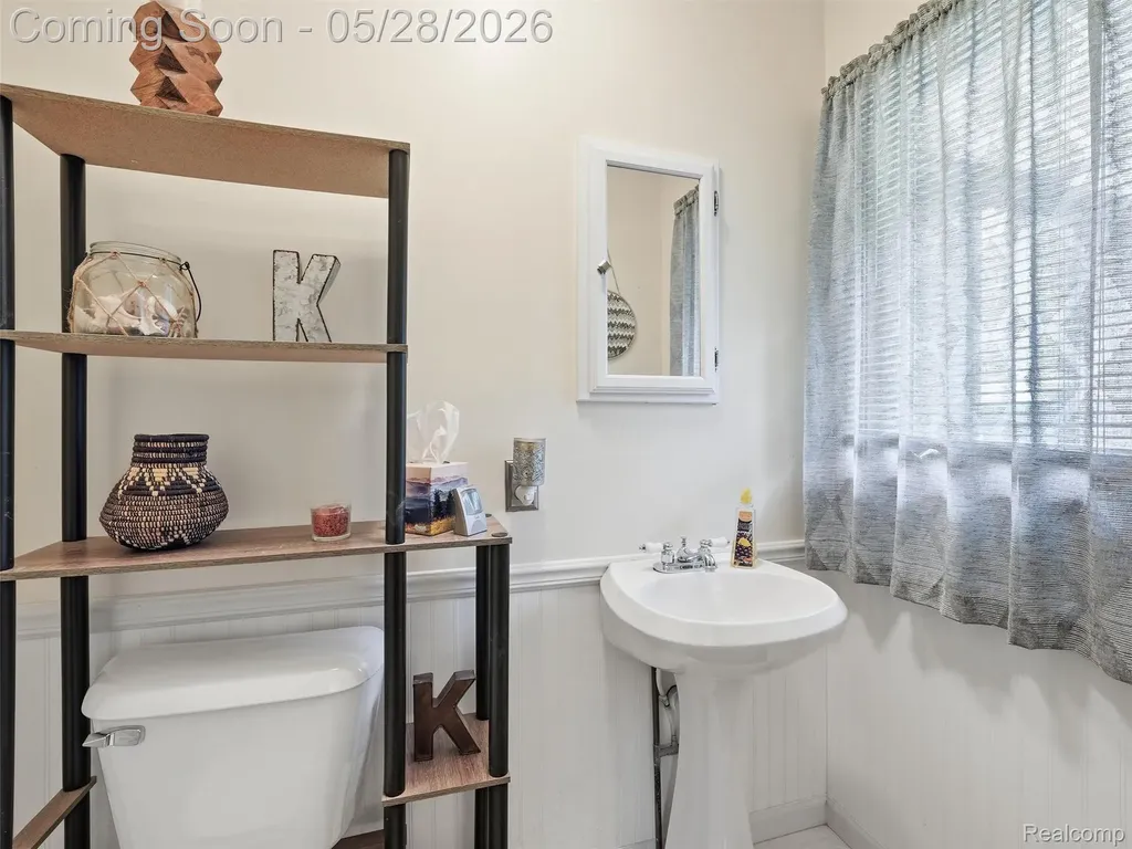21156 Robinson Street Farmington Hills City MI 48336