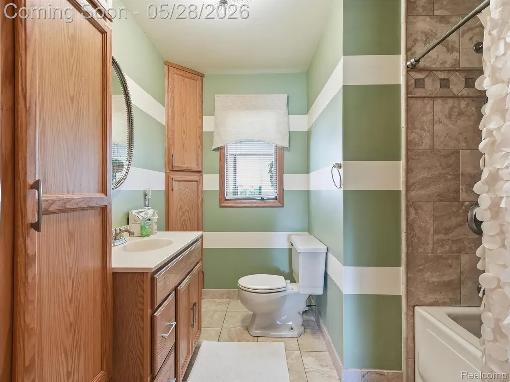 21156 Robinson Street Farmington Hills City MI 48336