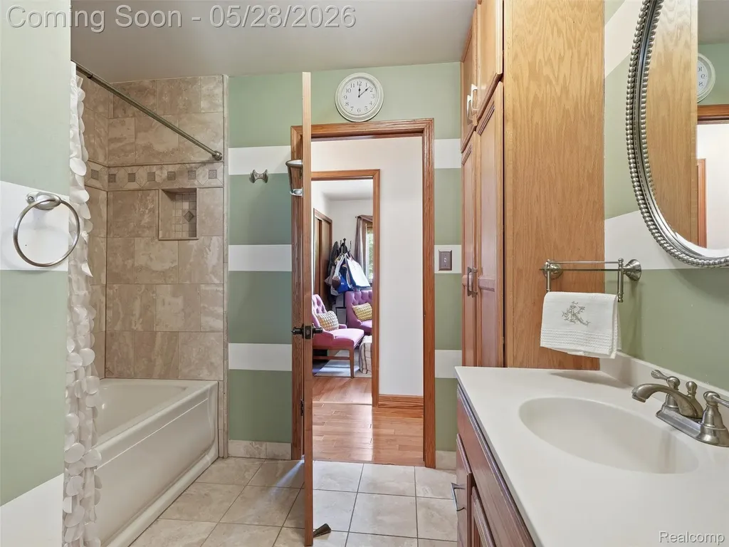 21156 Robinson Street Farmington Hills City MI 48336