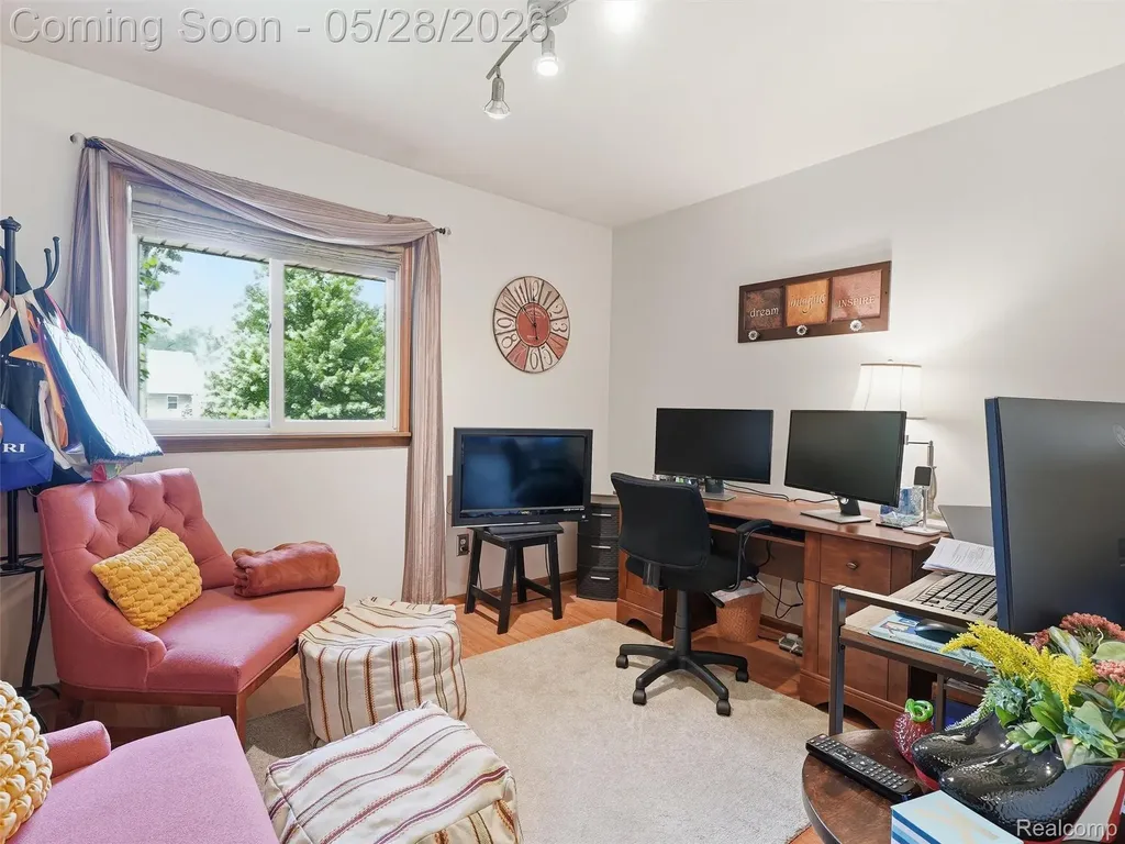 21156 Robinson Street Farmington Hills City MI 48336