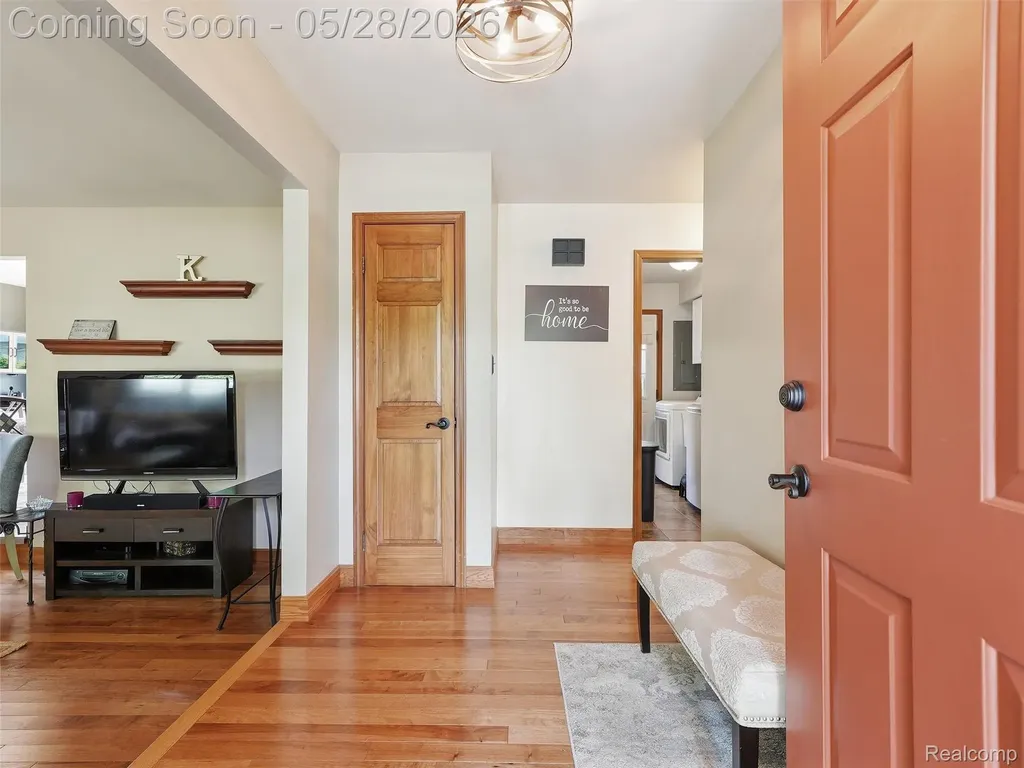 21156 Robinson Street Farmington Hills City MI 48336