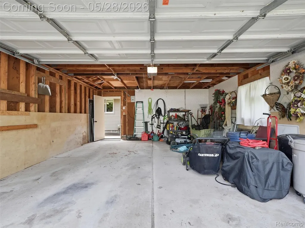 21156 Robinson Street Farmington Hills City MI 48336