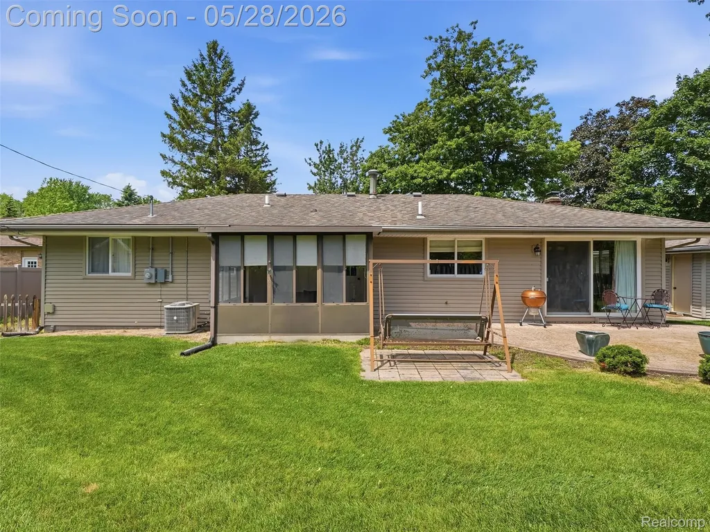 21156 Robinson Street Farmington Hills City MI 48336