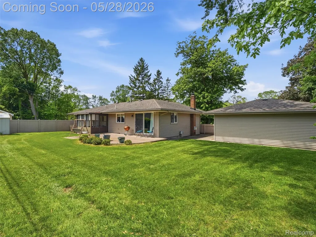 21156 Robinson Street Farmington Hills City MI 48336