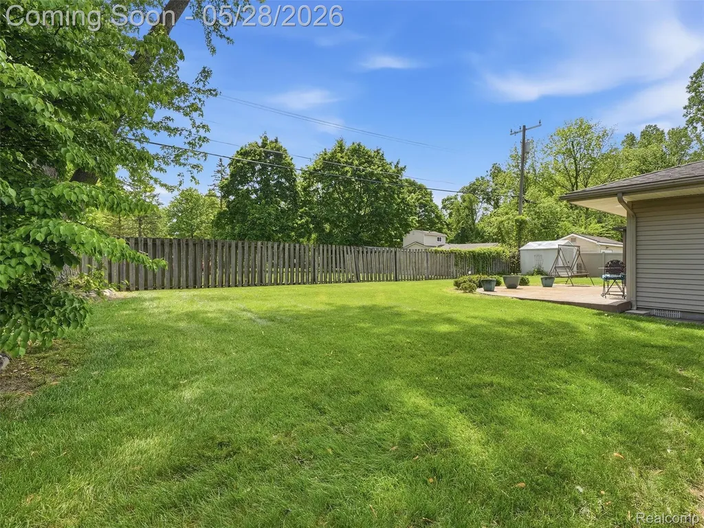21156 Robinson Street Farmington Hills City MI 48336