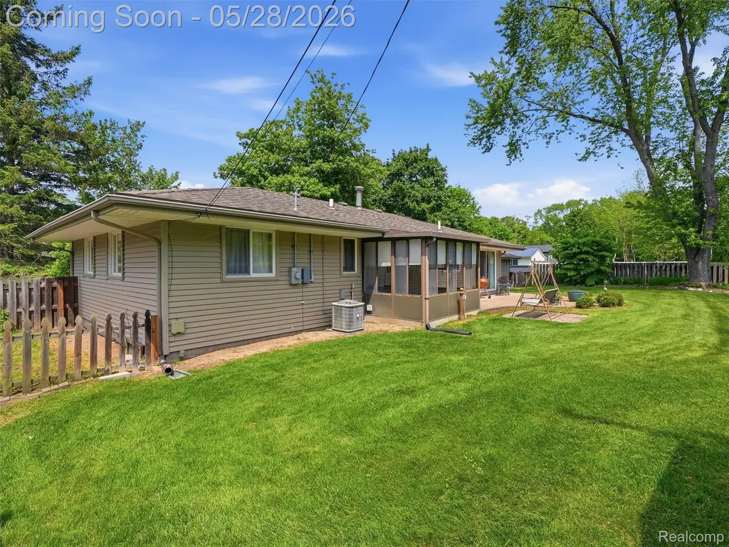 21156 Robinson Street Farmington Hills City MI 48336