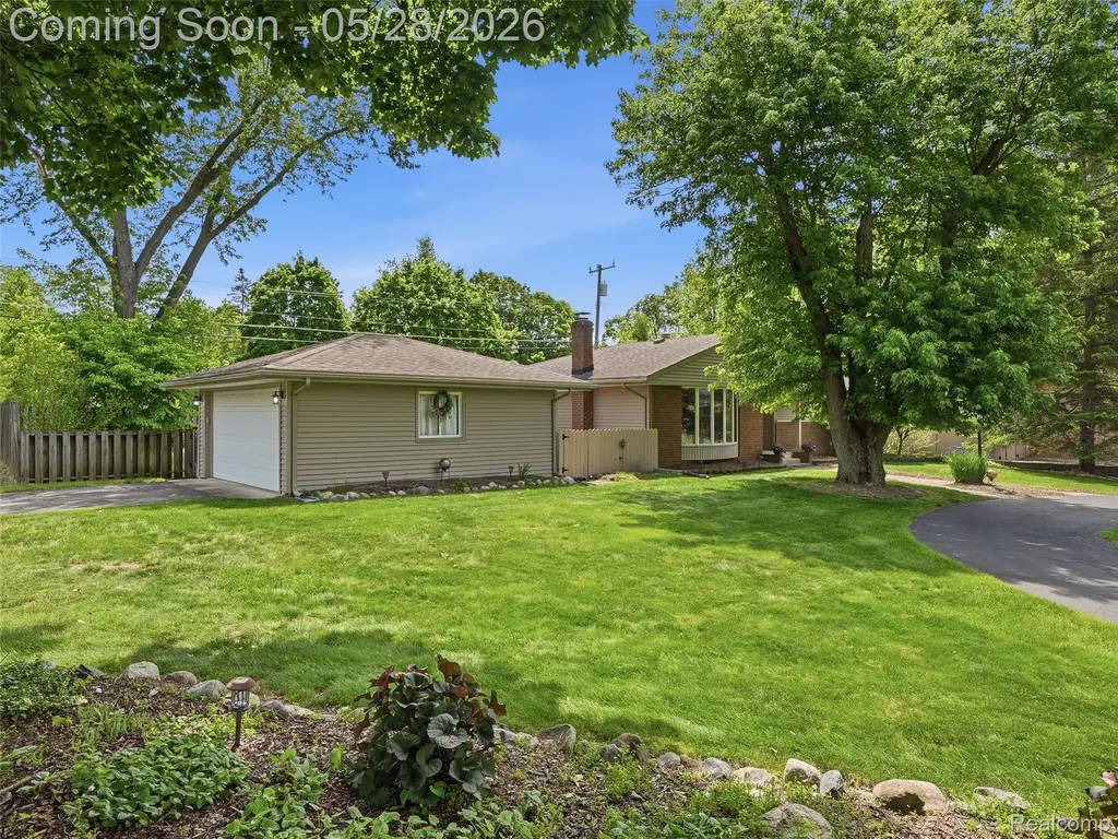 21156 Robinson Street Farmington Hills City MI 48336