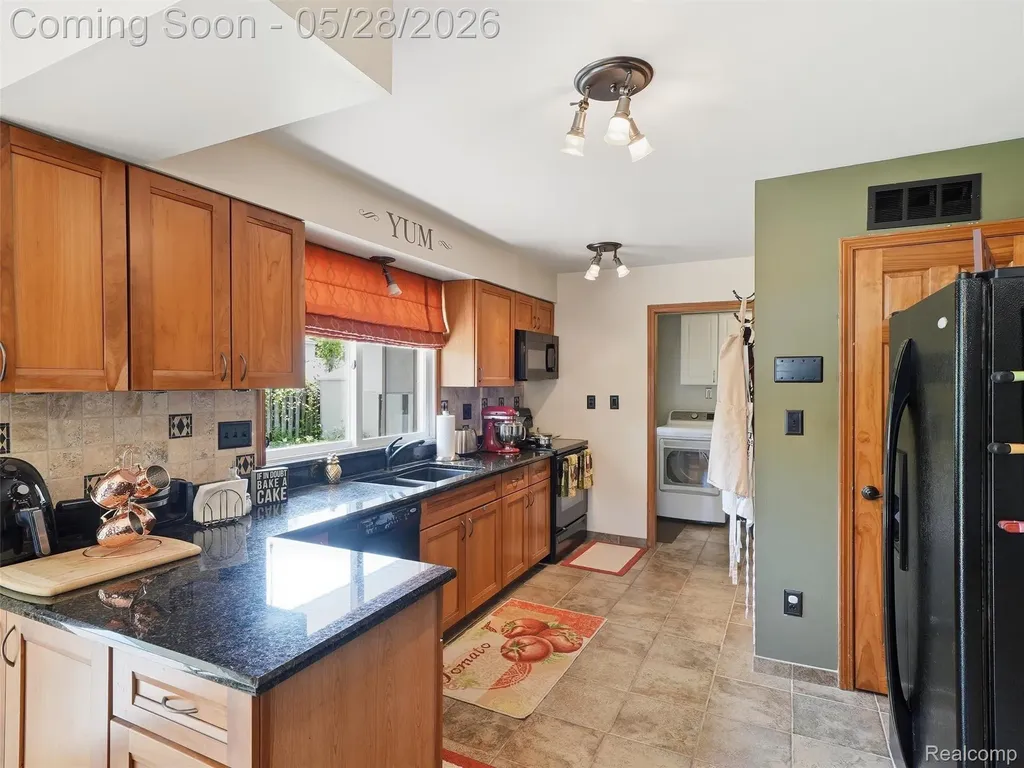21156 Robinson Street Farmington Hills City MI 48336