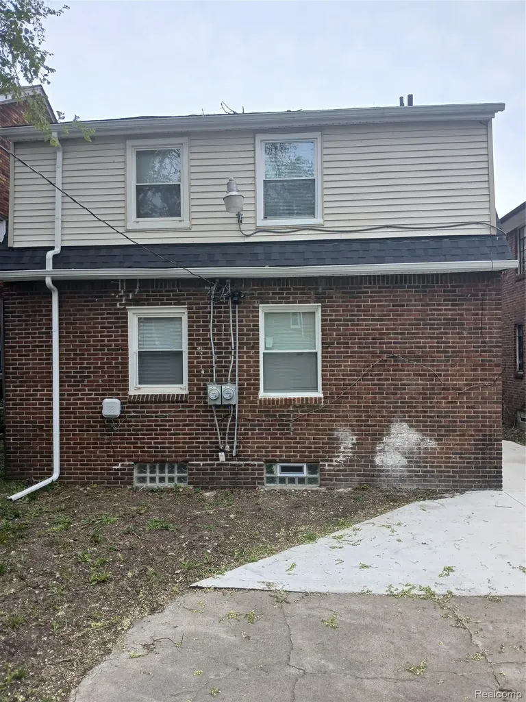 17181 Ohio Street Detroit City MI 48221